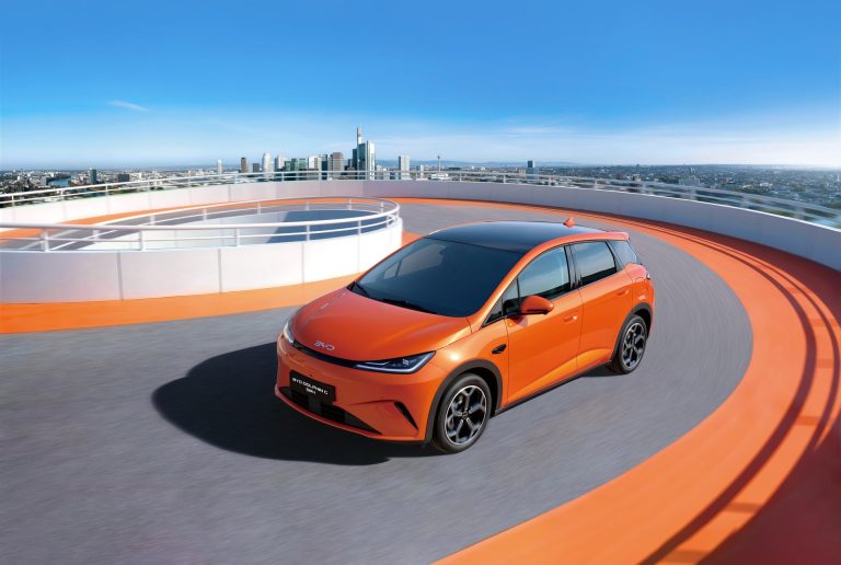 BYD Dolphin vs MG4: cuál es el utilitario eléctrico chino con mejor relación calidad-precio BYD Dolphin vs MG4: cuál es el utilitario eléctrico chino con mejor relación calidad-precio