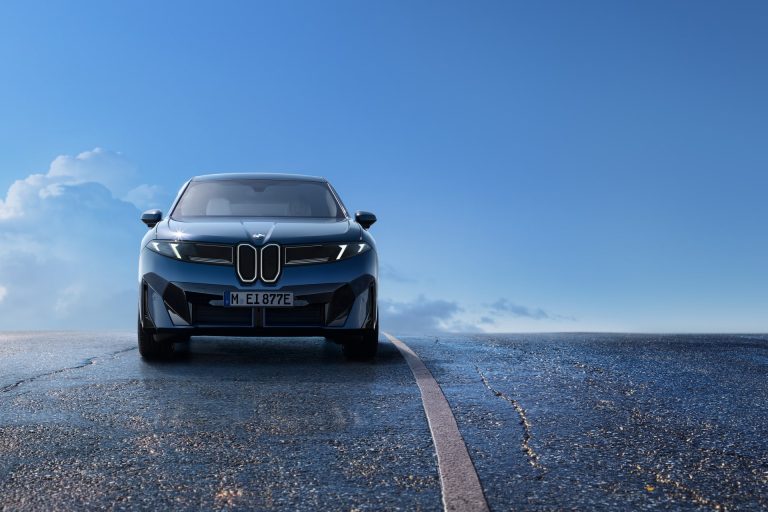 Mercedes EQE SUV vs BMW iX: cuál es el SUV eléctrico premium grande más recomendable