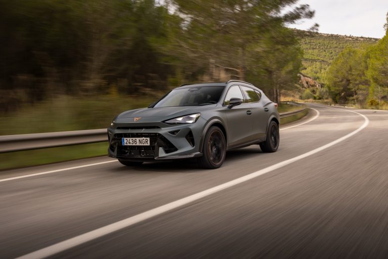 Cómo elegir un SUV PHEV según el peso: por qué las 2 toneladas cambian el consumo, el desgaste y la conducción