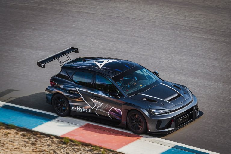 Cómo elegir un compacto PHEV en 2026 según tu kilometraje diario y punto de carga Cómo elegir un compacto PHEV en 2026 según tu kilometraje diario y punto de carga