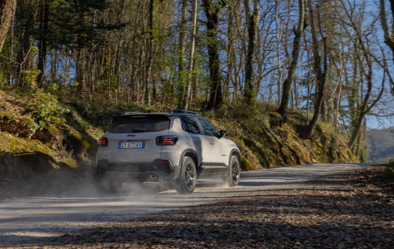 Jeep Avenger eléctrico vs Opel Mokka Electric: cuál es el SUV-B eléctrico más urbano