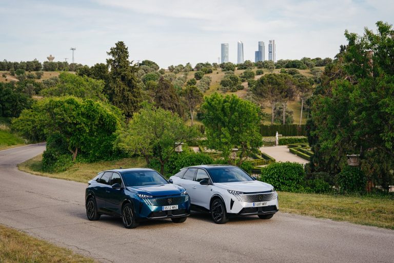Peugeot e-3008 vs Hyundai IONIQ 5: qué SUV eléctrico familiar rinde mejor en el uso diario Peugeot e-3008 vs Hyundai IONIQ 5: qué SUV eléctrico familiar rinde mejor en el uso diario