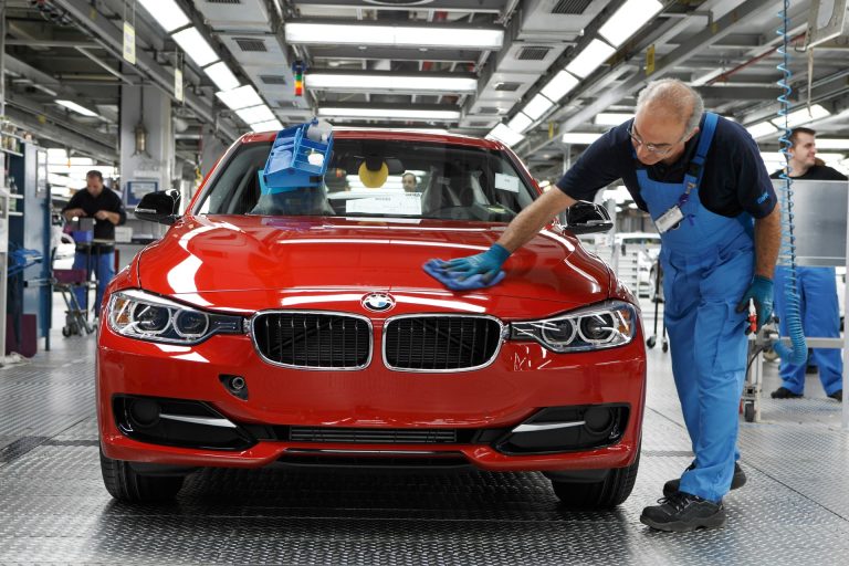 BMW Serie 3 330e vs Volvo S60 Recharge: cuál es la berlina PHEV premium más equilibrada por su precio