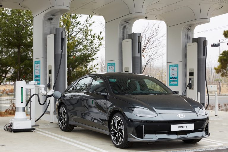 Cómo elegir un compacto eléctrico si haces más de 20.000 km al año en autovía Cómo elegir un compacto eléctrico si haces más de 20.000 km al año en autovía