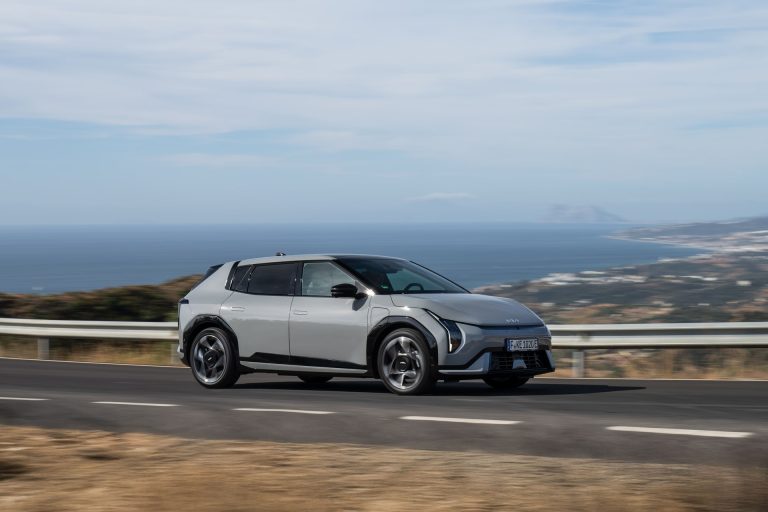 Kia EV4 vs Tesla Model 3: qué compacto eléctrico convence más como primer coche eléctrico familiar Kia EV4 vs Tesla Model 3: qué compacto eléctrico convence más como primer coche eléctrico familiar