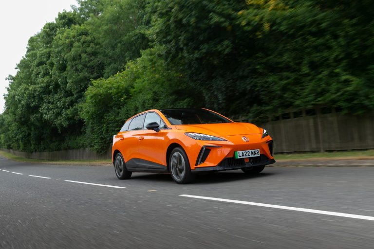 MG4 vs Hyundai Kona eléctrico: qué compacto eléctrico rinde mejor por menos de 32.000€