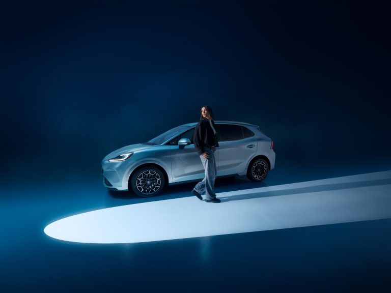 MG4 vs Opel Astra Electric: cuál es el compacto eléctrico más práctico para el día a día