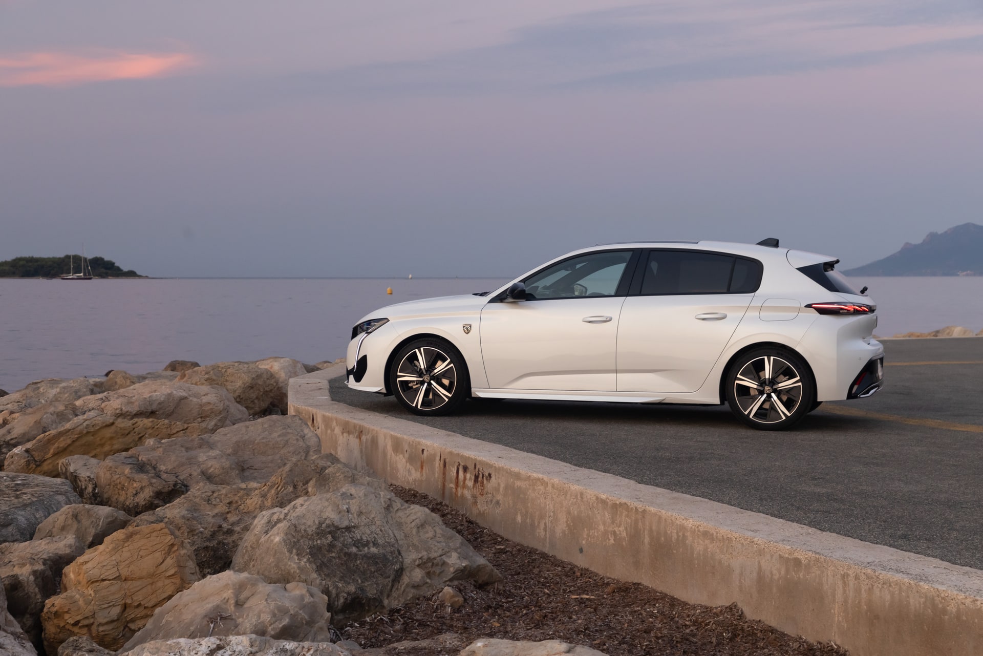 Peugeot e-308