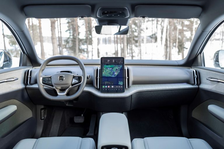 Volvo EX60 vs BMW iX3: duelo de SUV-D eléctricos premium con la tecnología más reciente Volvo EX60 vs BMW iX3: duelo de SUV-D eléctricos premium con la tecnología más reciente
