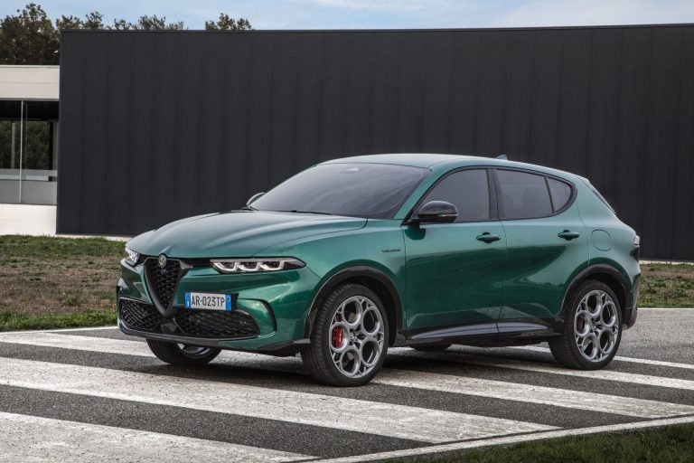 Cómo elegir un SUV PHEV familiar en 2026 según la potencia de carga AC y el tiempo real en enchufe doméstico
