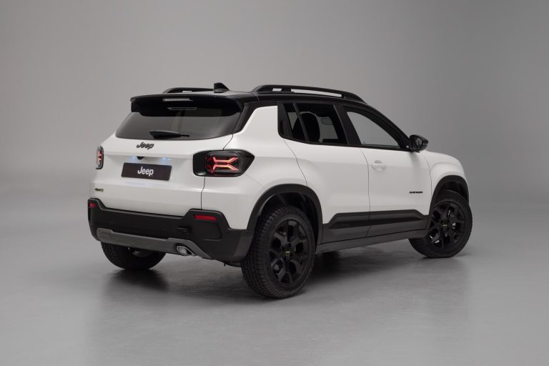 Jeep Avenger vs Opel Mokka Electric: qué SUV-B eléctrico Stellantis da más por menos de 32.000€ Jeep Avenger vs Opel Mokka Electric: qué SUV-B eléctrico Stellantis da más por menos de 32.000€