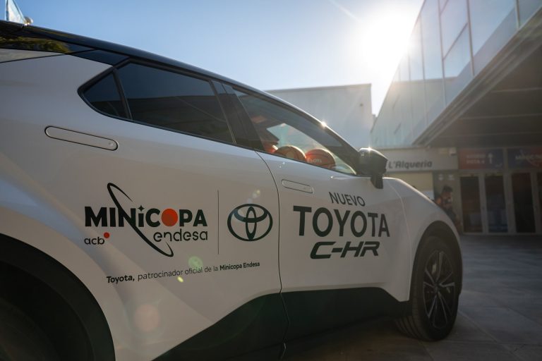 Toyota C-HR PHEV vs Alfa Romeo Tonale PHEV: qué SUV-C híbrido enchufable rinde mejor en trayectos mixtos