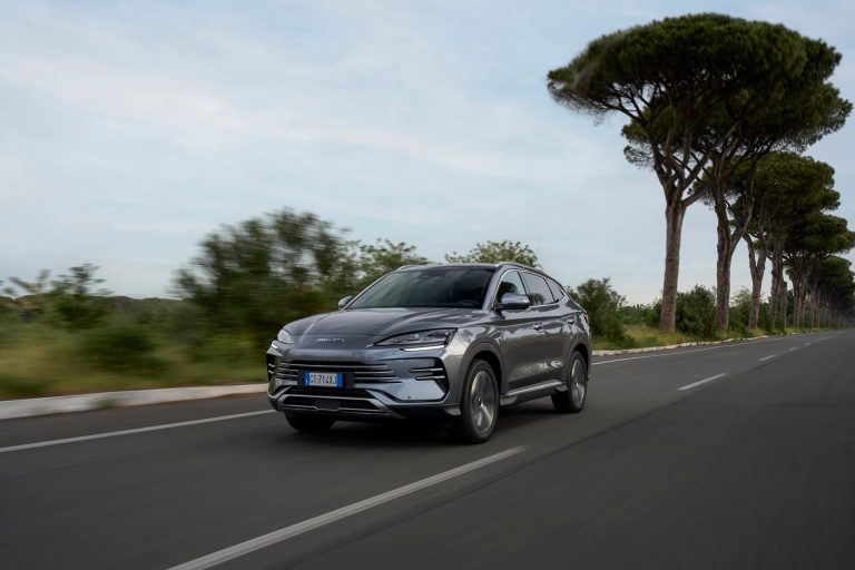 Cómo elegir un SUV PHEV en 2026 según el peso extra de la batería y su impacto en el consumo real